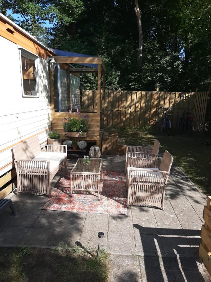 Caravan In Bosrijk Gebied Hotel Zuidlaren Bagian luar foto