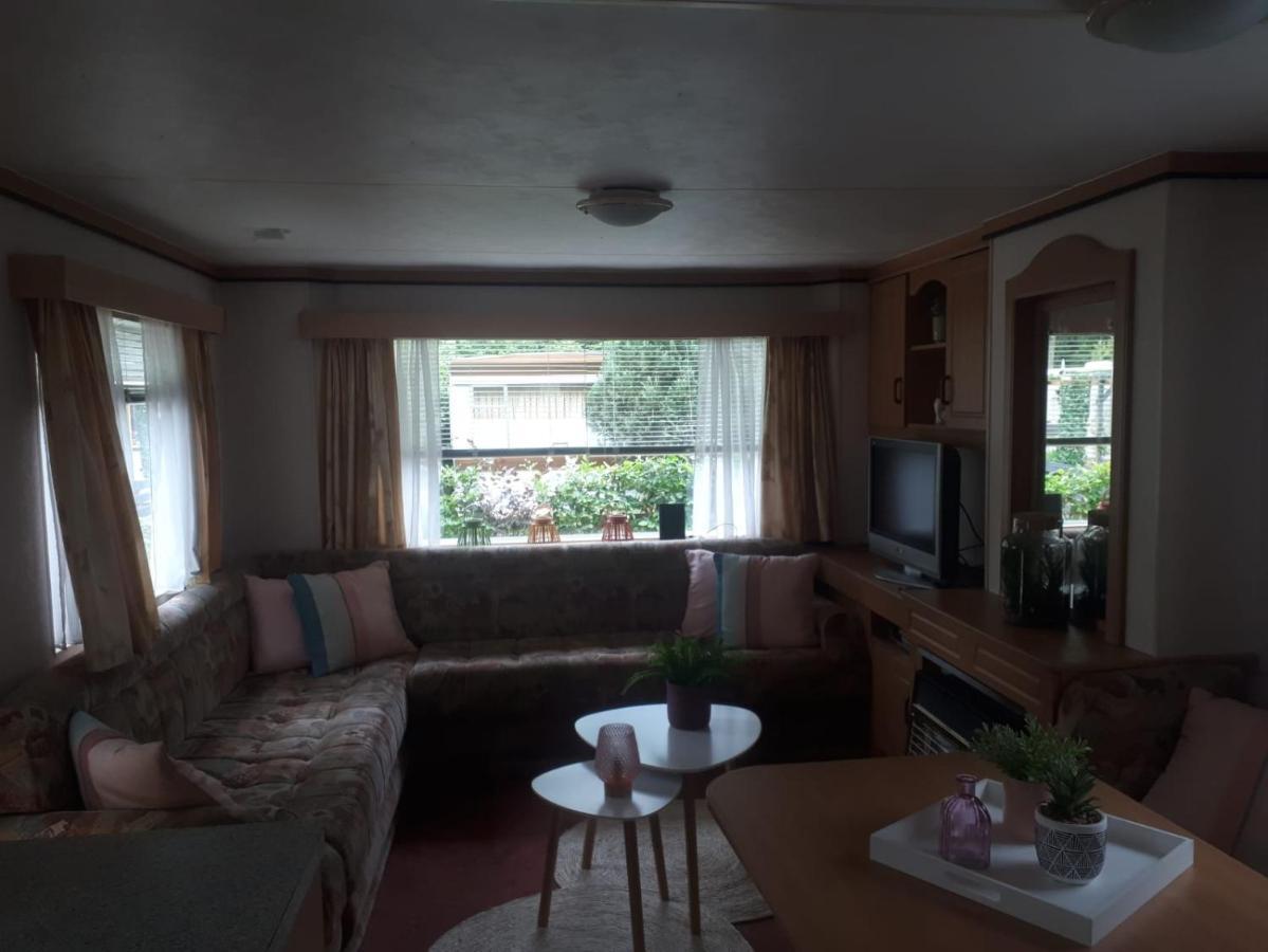 Caravan In Bosrijk Gebied Hotel Zuidlaren Bagian luar foto